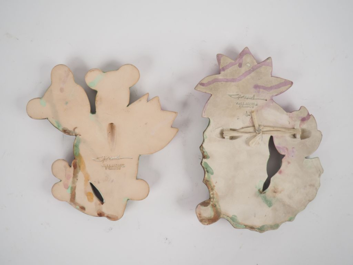 GIRAUD à VALLAURIS. Deux plaques murales polychromes figurant des cact