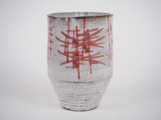 Vente aux enchères Vase 1960 en grès émaillé blanc et rouge. H. 21 cm