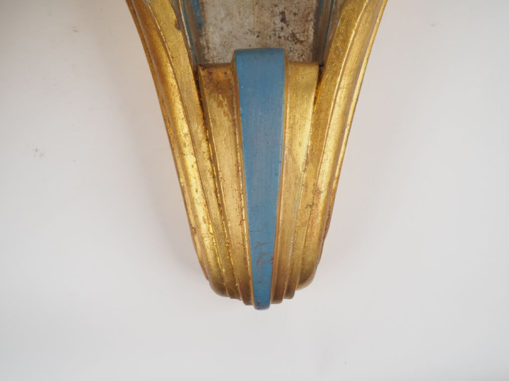 Paire d'appliques de style 1940 en stuc polychrome en forme de palmett