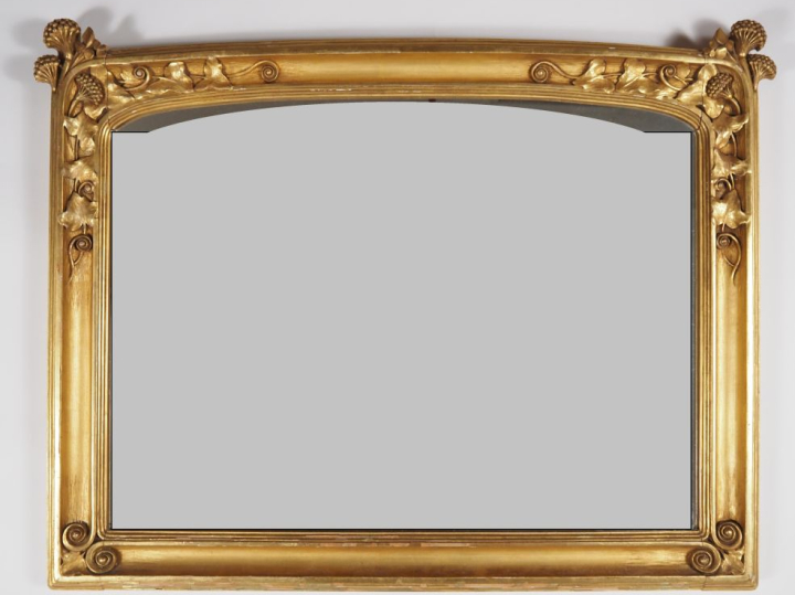 Miroir Art Nouveau en bois et stuc doré, à décor de feuilles de lière 