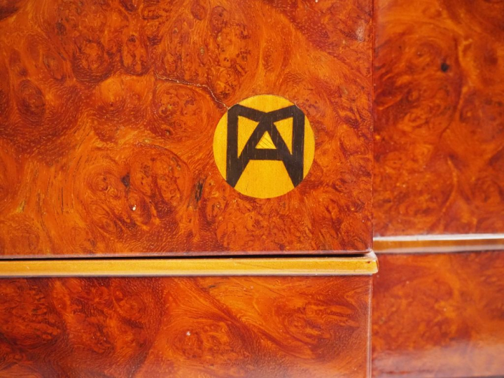 Maurice ALET. Superbe buffet en marqueterie et placage de loupe de thu