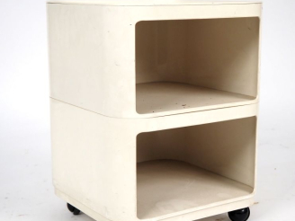 Vente aux enchères Anna CASTELLI pour Kartell. Chevet escamotable 1970 en plastique blanc