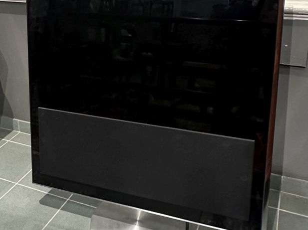 BANG   OLUFSEN.  Téléviseur BeoVision 10-40