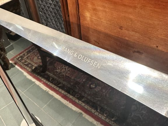 BANG   OLUFSEN.  Téléviseur BeoVision 10-40