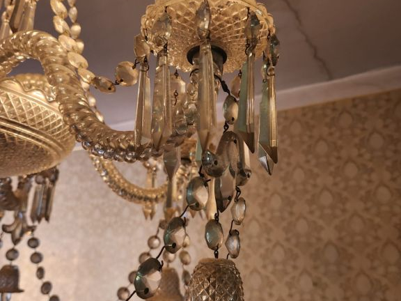 BACCARAT.(?) Lustre en cristal à décor de pampilles, éclairant à six l