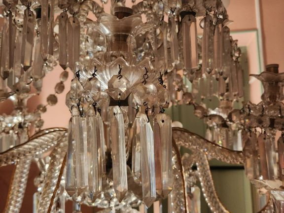 SAINT LOUIS. (?) Grand lustre de salon à pampilles en cristal de Bacca