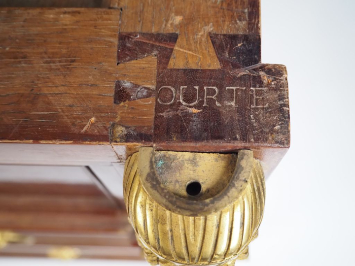 COURTE. (estampillé) Mobilier Consulat en acajou et placage d'acajou, 