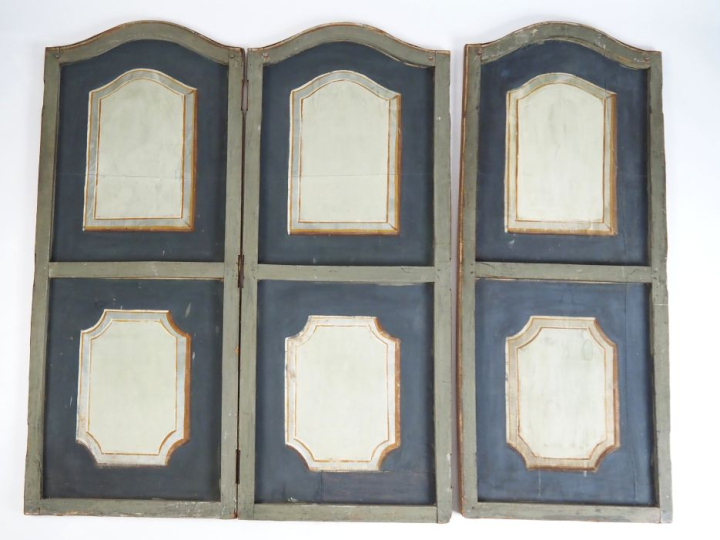 Paravent XVIIIème à six feuilles en toile peinte à décor de chinoiseri