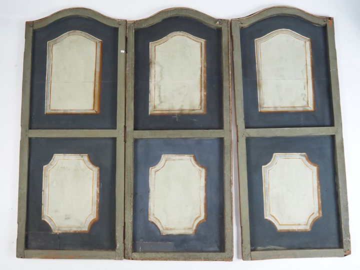 Paravent XVIIIème à six feuilles en toile peinte à décor de chinoiseri