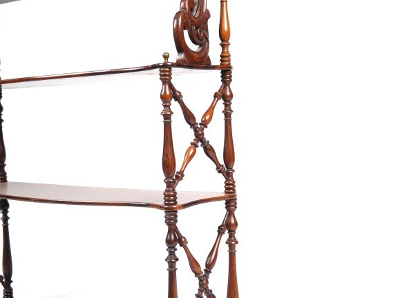 Etagère Napoléon III en palissandre. (petits manques) Dim. 34 x 26 cm