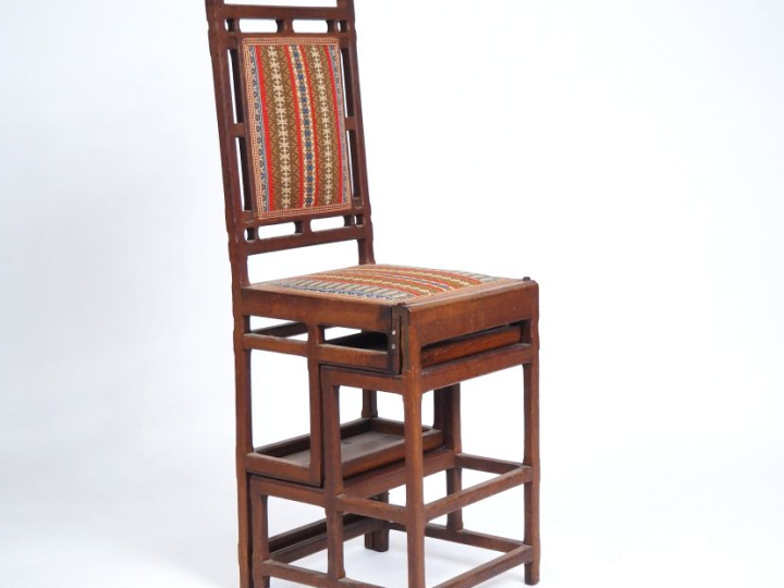 Escabeau de bibliothèque en pin, se repliant et formant une chaise. Di