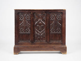 Vente aux enchères Porte-parapluie de style Louis XIII en bois sculpté à décor d'architec