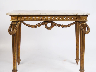 Vente aux enchères Console XIXème de style Louis XVI en bois sculpté et doré, à décor de 