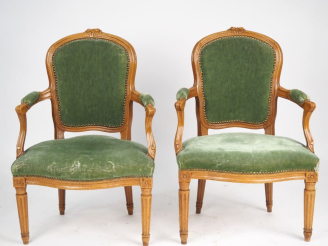 Vente aux enchères Paire de fauteuils cabriolet Transition Louis XV-Louis XV en bois natu