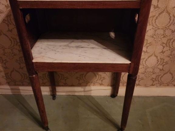 Chevet Directoire en acajou et placage d'acajou, deux plateaux en marb