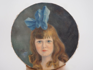 Vente aux enchères Jean TORTHE. "Portrait de fillette en tondo"  Huile sur toile, signée 