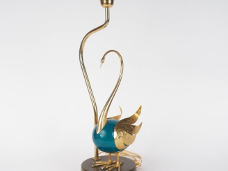 Vente aux enchères Lampe moderne italienne en laiton et composition à l'imitation de la p