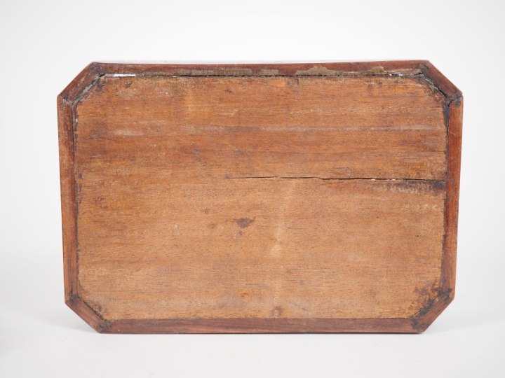 Vietnam, travail de Nandinh, vers 1920 Petit coffret rectangulaire cou