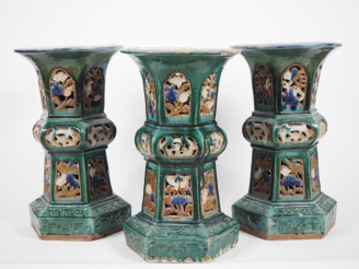 Vente aux enchères Chine du Sud, Vietnam, fin XIXe début XXe siècle,  Trois sellettes en 