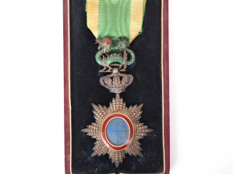 Vente aux enchères Vietnam, première moitié du XXe siècle Ordre impérial du dragon d’Anna