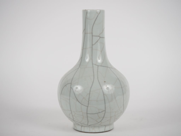 Chine, marque et époque Daoguang Vase pansu à long col en porcelaine e