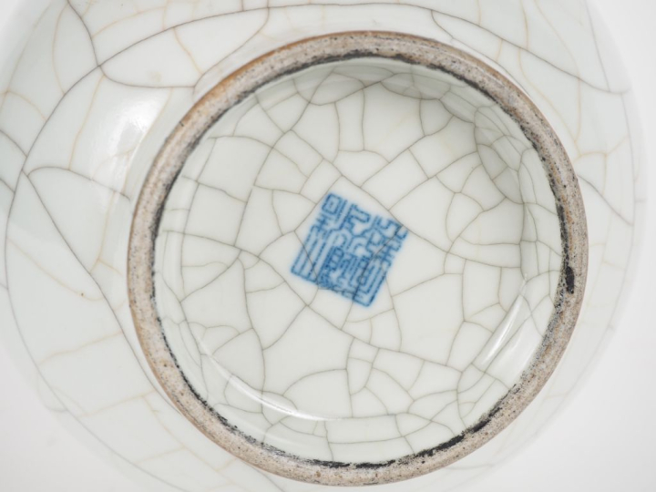 Chine, marque et époque Daoguang Vase pansu à long col en porcelaine e