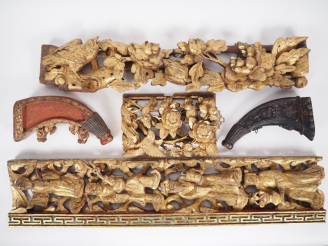 Vente aux enchères Chine, Ningbo, fin XIXe siècle  Ensemble d’éléments décoratifs en bois