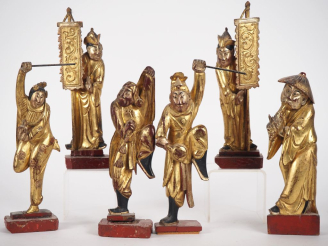 Vente aux enchères Chine, fin XIXe siècle Ensemble de six personnages en bois de Ningbo, 
