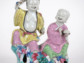 Vente aux enchères Chine, époque Jiaqing, (1796-1820) Groupe en biscuit et émaux de la fa