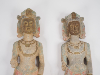 Vente aux enchères Chine, XXe siècle, dans le style des Northern Qi,  Deux grandes statue