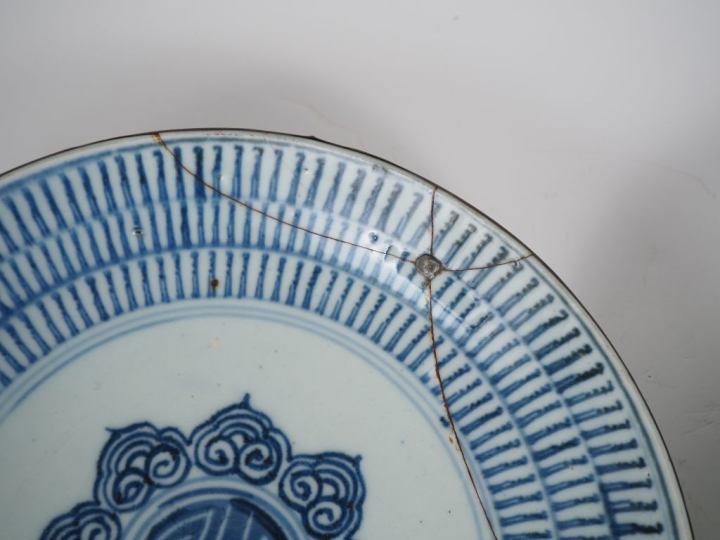 Vietnam, fin XIXe siècle,  Deux assiettes en porcelaine bleu blanc, à 