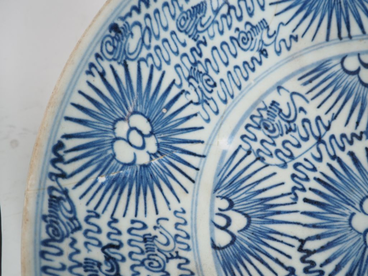 Vietnam, fin XIXe siècle,  Deux assiettes en porcelaine bleu blanc, à 