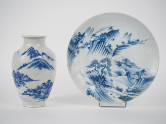 Vente aux enchères Chine, vers 1900, Lot comprenant deux porcelaines, dont une assiette e