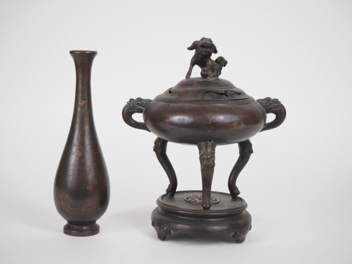 Vietnam, vers 1880-1900 Ensemble comprenant un brûle-parfum tripode à 