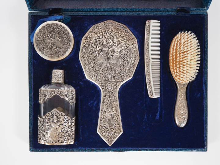 Cambodge, vers 1920  Coffret de voyage ou nécessaire de toilettes, con