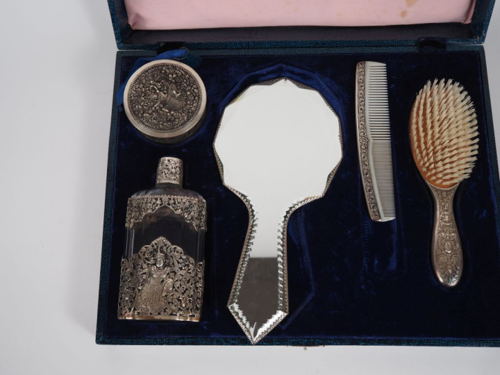 Cambodge, vers 1920  Coffret de voyage ou nécessaire de toilettes, con