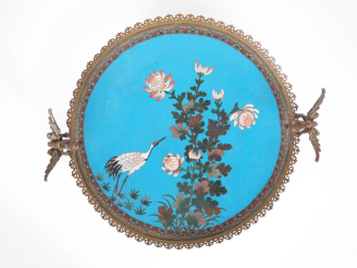 Vente aux enchères Japon, vers 1900 Coupe composée d’un plat en émaux cloisonné sur cuivr