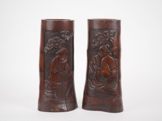 Vente aux enchères Japon, vers 1920 Paire de grands vases cylindriques en bambou, à décor
