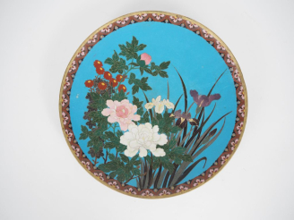 Vente aux enchères Japon, vers 1900 Coupe en émaux cloisonnés sur cuivre, à décor polychr