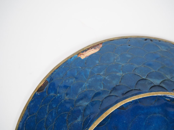 Japon, vers 1900 Coupe en émaux cloisonnés sur cuivre, à décor polychr