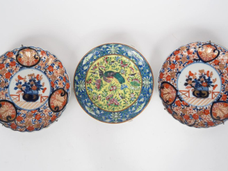 Vente aux enchères Japon et Chine, vers 1900 Lot comprenant deux assiettes floriforme en 