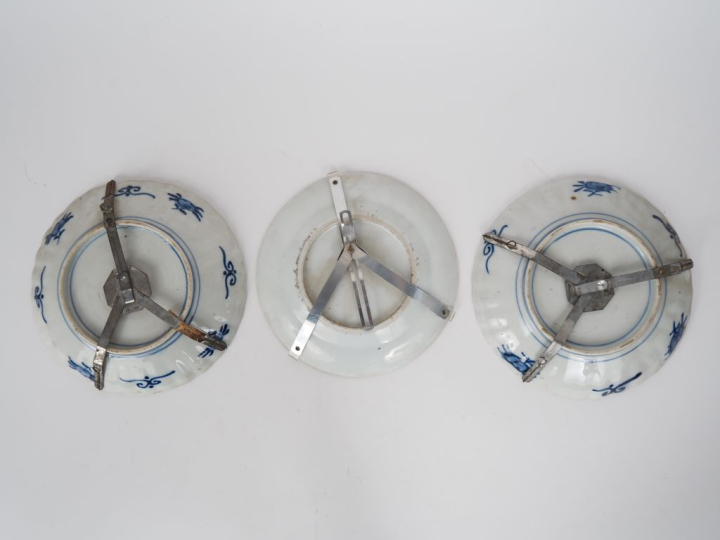 Japon et Chine, vers 1900 Lot comprenant deux assiettes floriforme en 