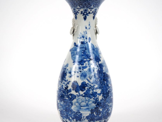 Vente aux enchères Japon, vers 1900 Vase piriforme en porcelaine d’Arita, à décor émaillé