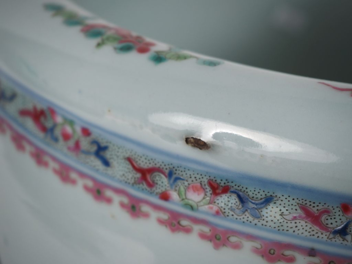 Chine, 1ère moitié du XXe siècle  Grande vasque à poissons, en porcela