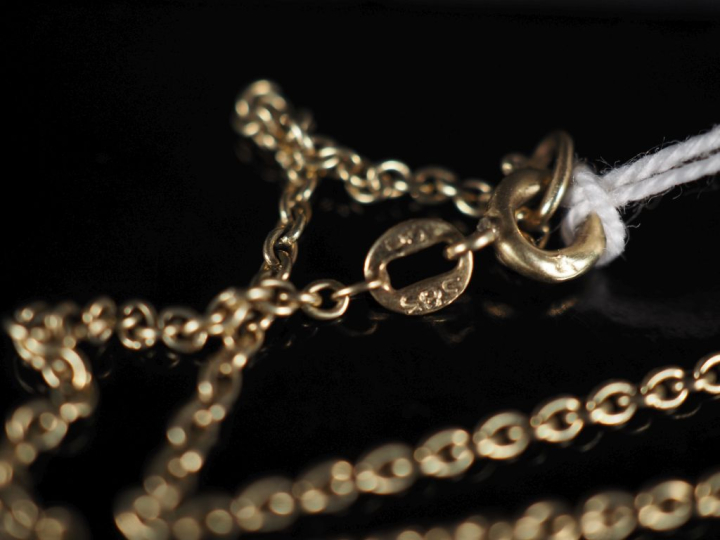 Chaine en or jaune 585, maille forçat.  Long. 46 cm Poids. 3,52 g   