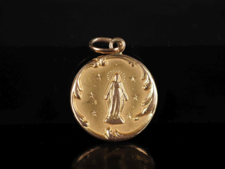 Vente aux enchères Médaille religieuse en or jaune 750 Poids : 1,54 g   