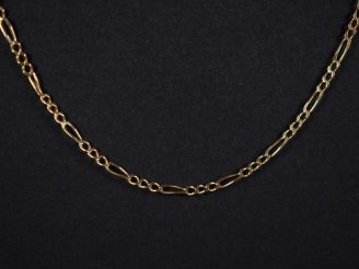 Vente aux enchères Chaine en or jaune 750, maille figaro.  Long. 55,5 cm Poids. 4,02 g   