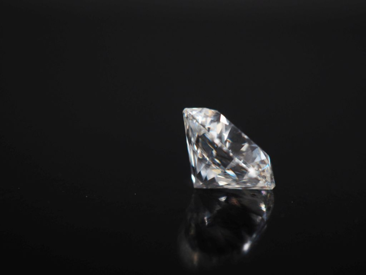 Diamant de laboratoire de 10,08 cts - F - VS 1  avec son certificat "I