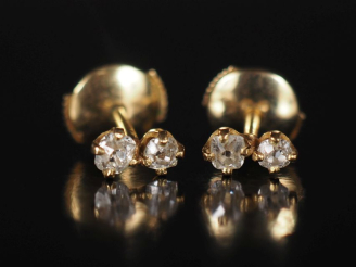 Vente aux enchères Paire de puces d'oreilles en or 750 et diamants Attaches système Alpa 