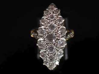 Vente aux enchères Bague de forme marquise en or jaune 750 et imitation diamants TDD 52  